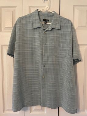 Van Heusen Pale Green Short-Sleeve Button-Up Shirt